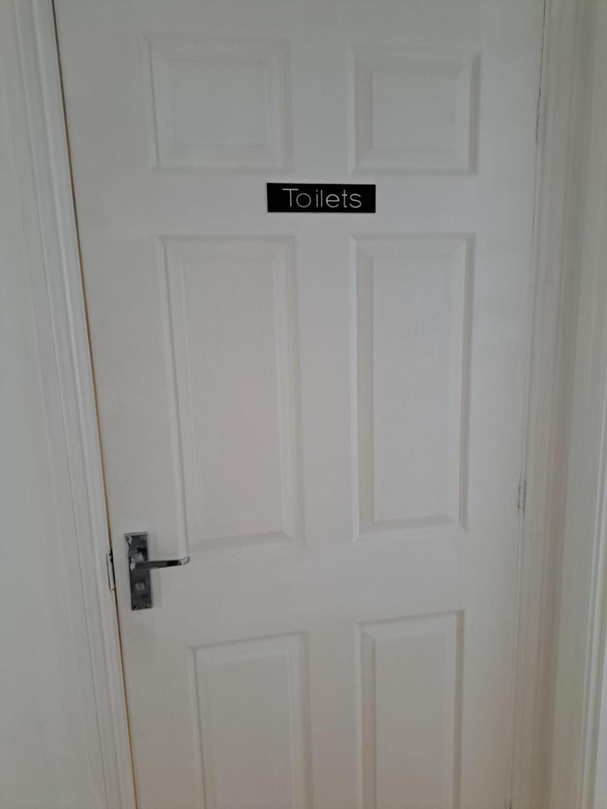 Luxury Rooms And An En-Suite Room With Free Wi-Fi Clarendon Way كول شيستر المظهر الخارجي الصورة