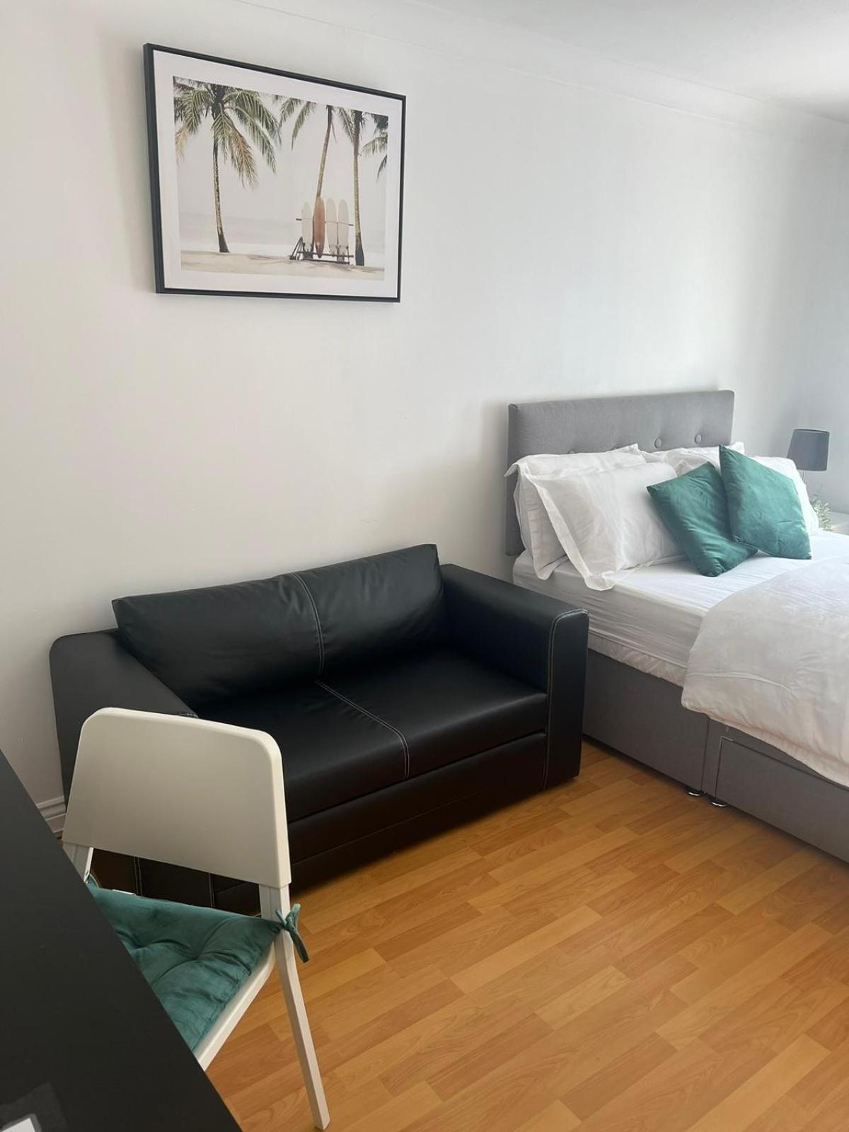 Luxury Rooms And An En-Suite Room With Free Wi-Fi Clarendon Way كول شيستر المظهر الخارجي الصورة