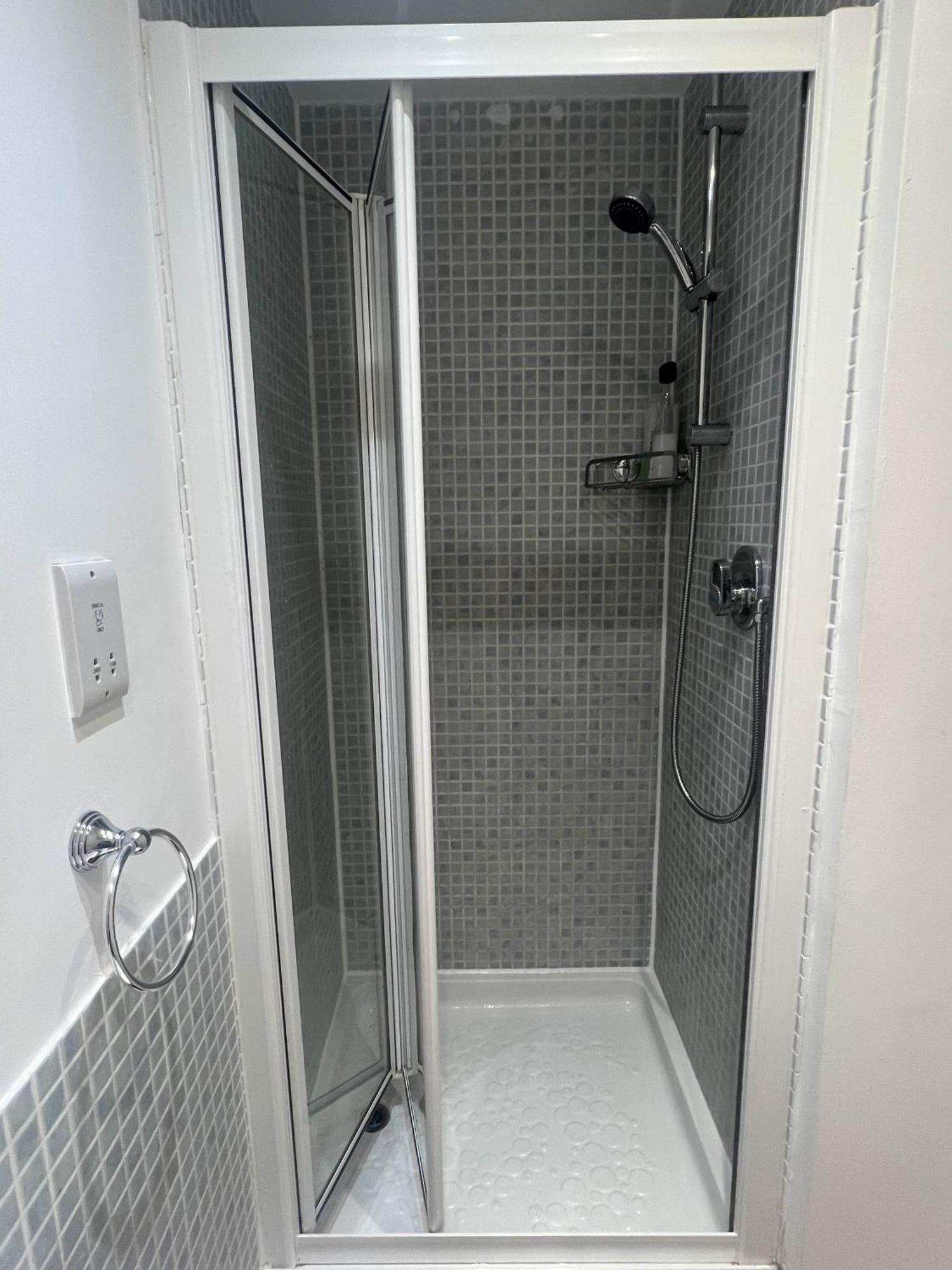 Luxury Rooms And An En-Suite Room With Free Wi-Fi Clarendon Way كول شيستر المظهر الخارجي الصورة
