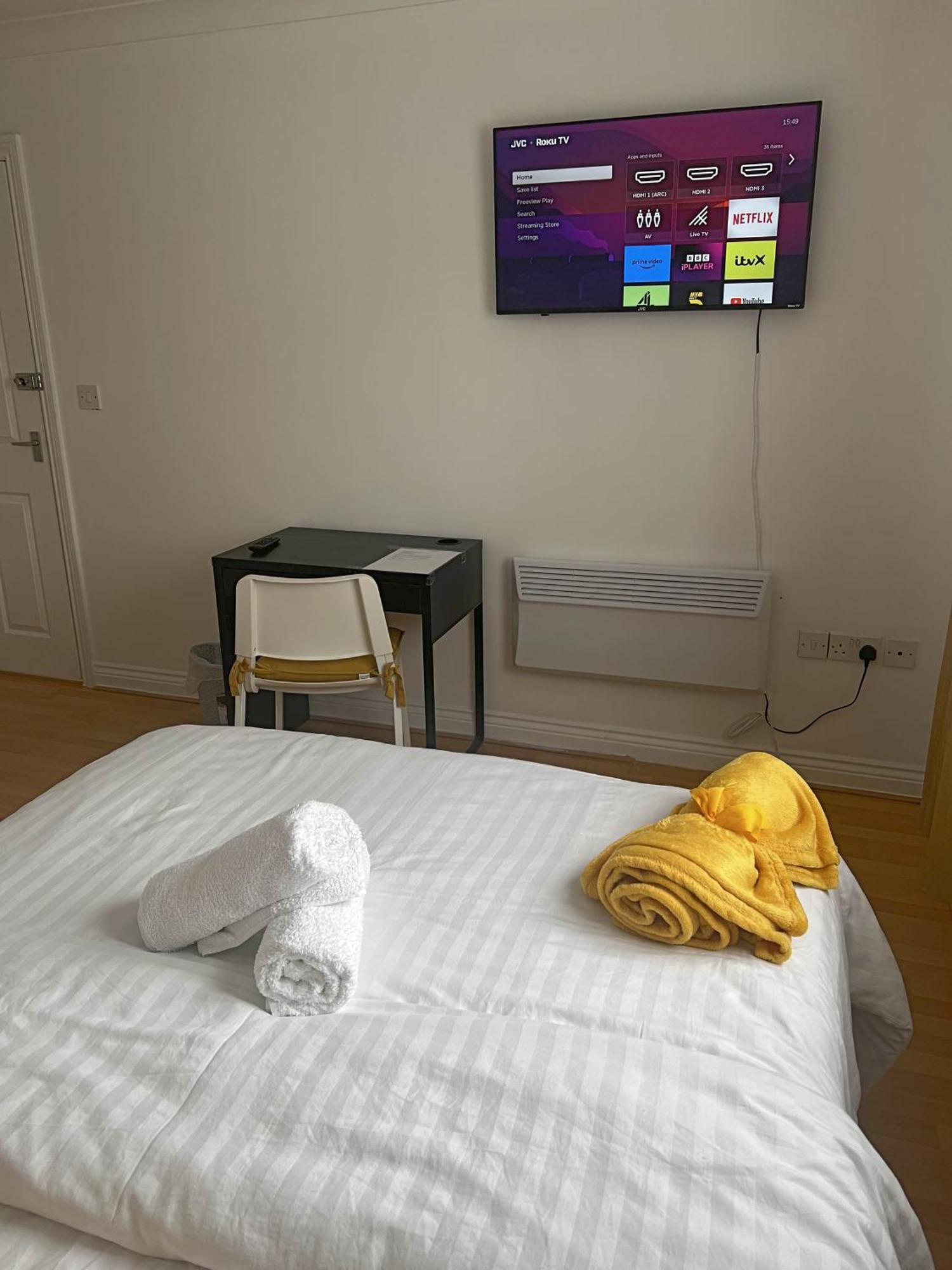 Luxury Rooms And An En-Suite Room With Free Wi-Fi Clarendon Way كول شيستر المظهر الخارجي الصورة