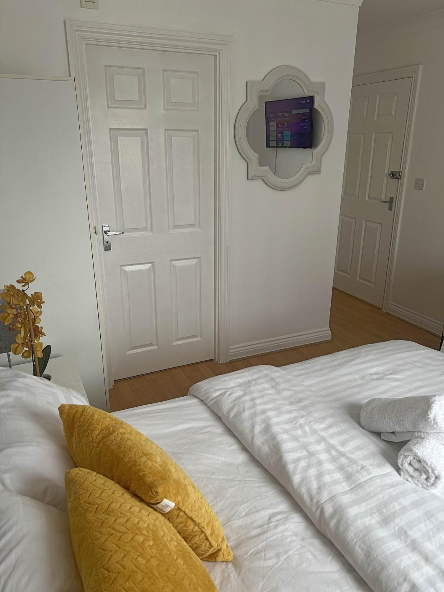 Luxury Rooms And An En-Suite Room With Free Wi-Fi Clarendon Way كول شيستر المظهر الخارجي الصورة