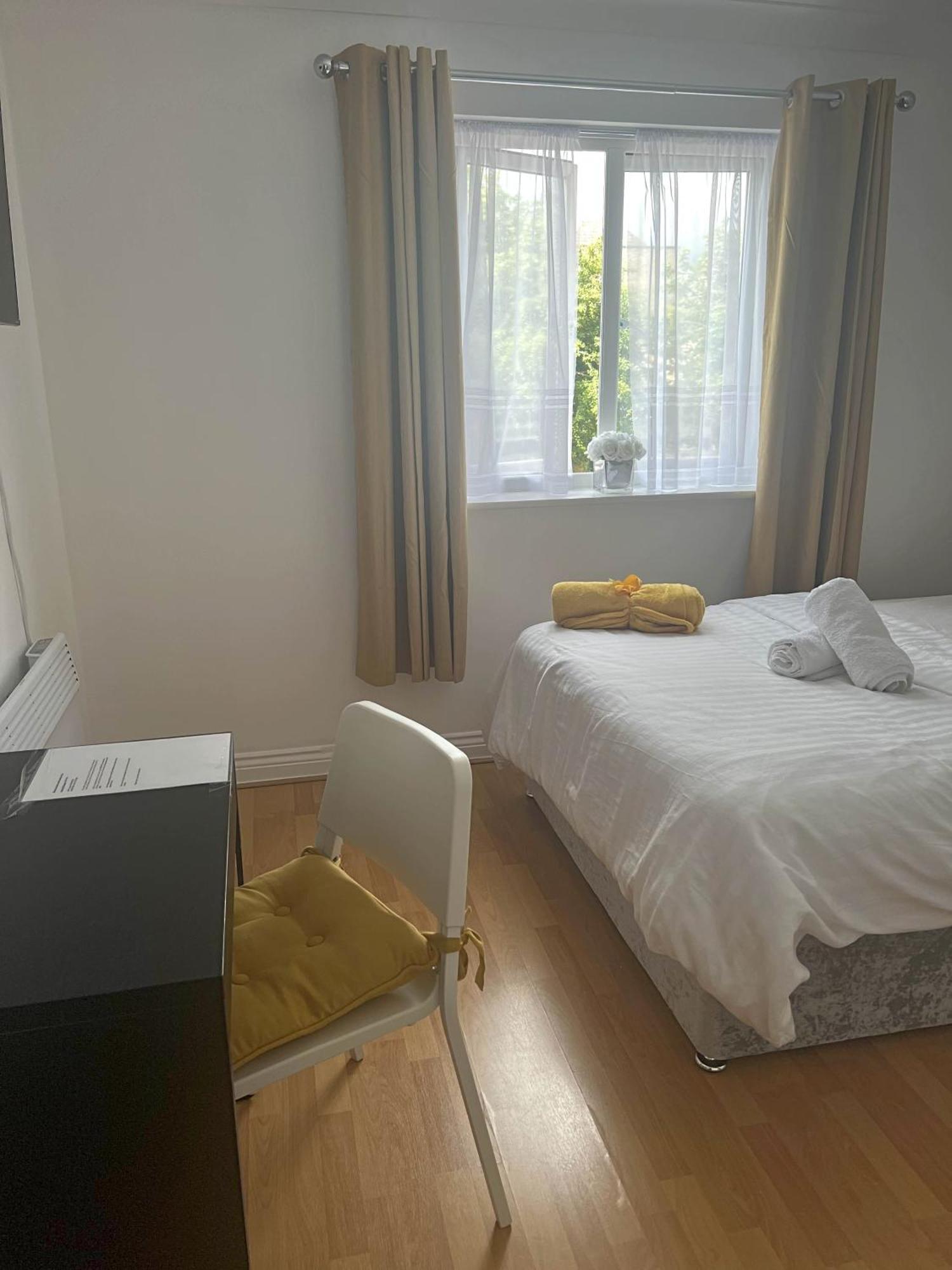 Luxury Rooms And An En-Suite Room With Free Wi-Fi Clarendon Way كول شيستر المظهر الخارجي الصورة