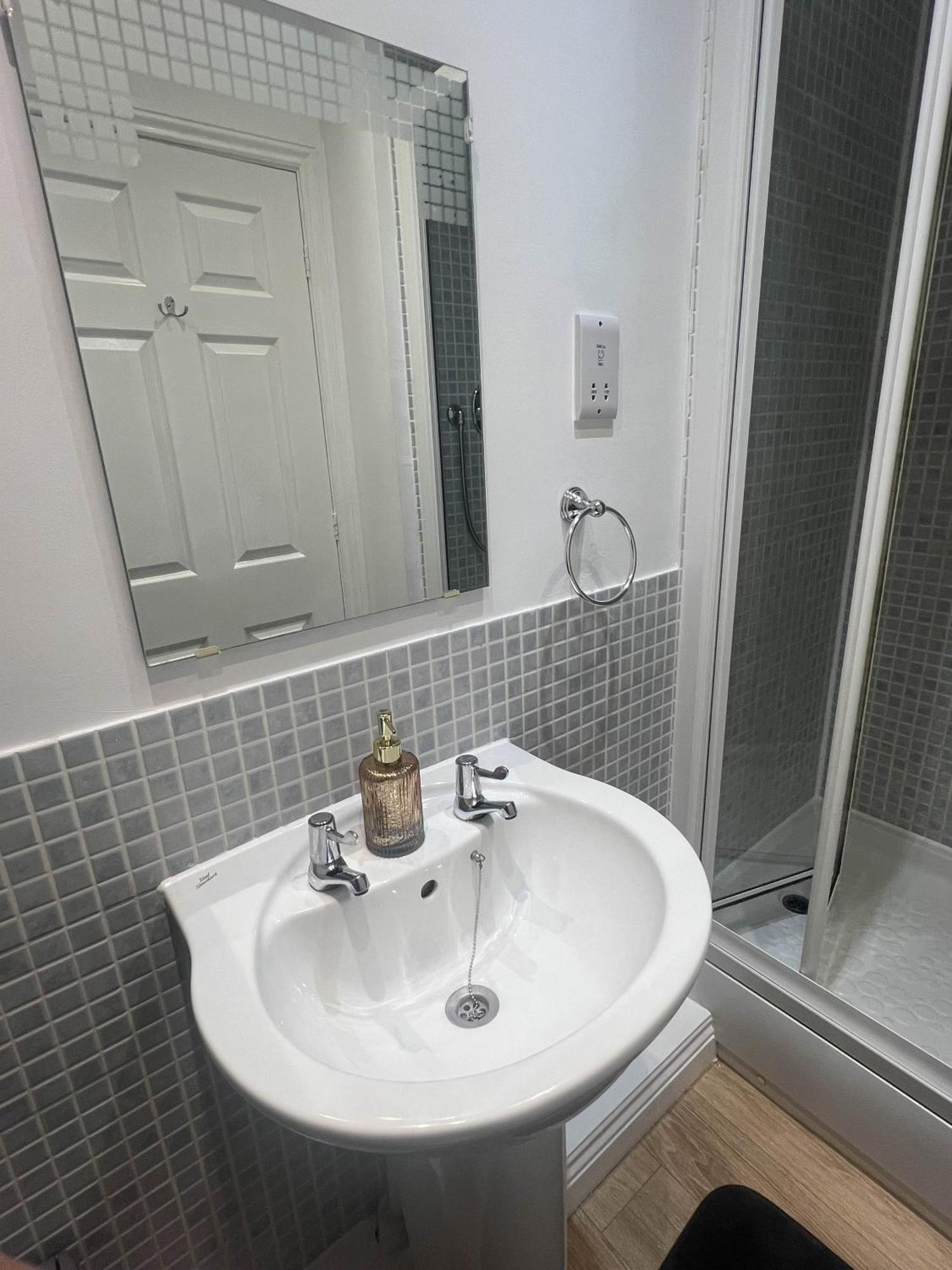 Luxury Rooms And An En-Suite Room With Free Wi-Fi Clarendon Way كول شيستر المظهر الخارجي الصورة